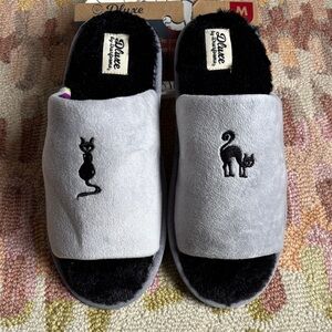 Dluxe by Dearfoams black embroidered cats on grey slip on memory foam slippers
